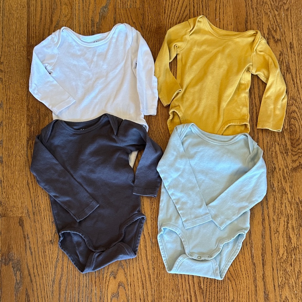 Bundle of H&M Long Sleeve Bodysuit Set - 6-9mo - EUC